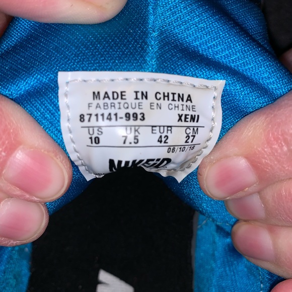 Custom Women’s Nike iD Huaraches - Picture 6 of 6